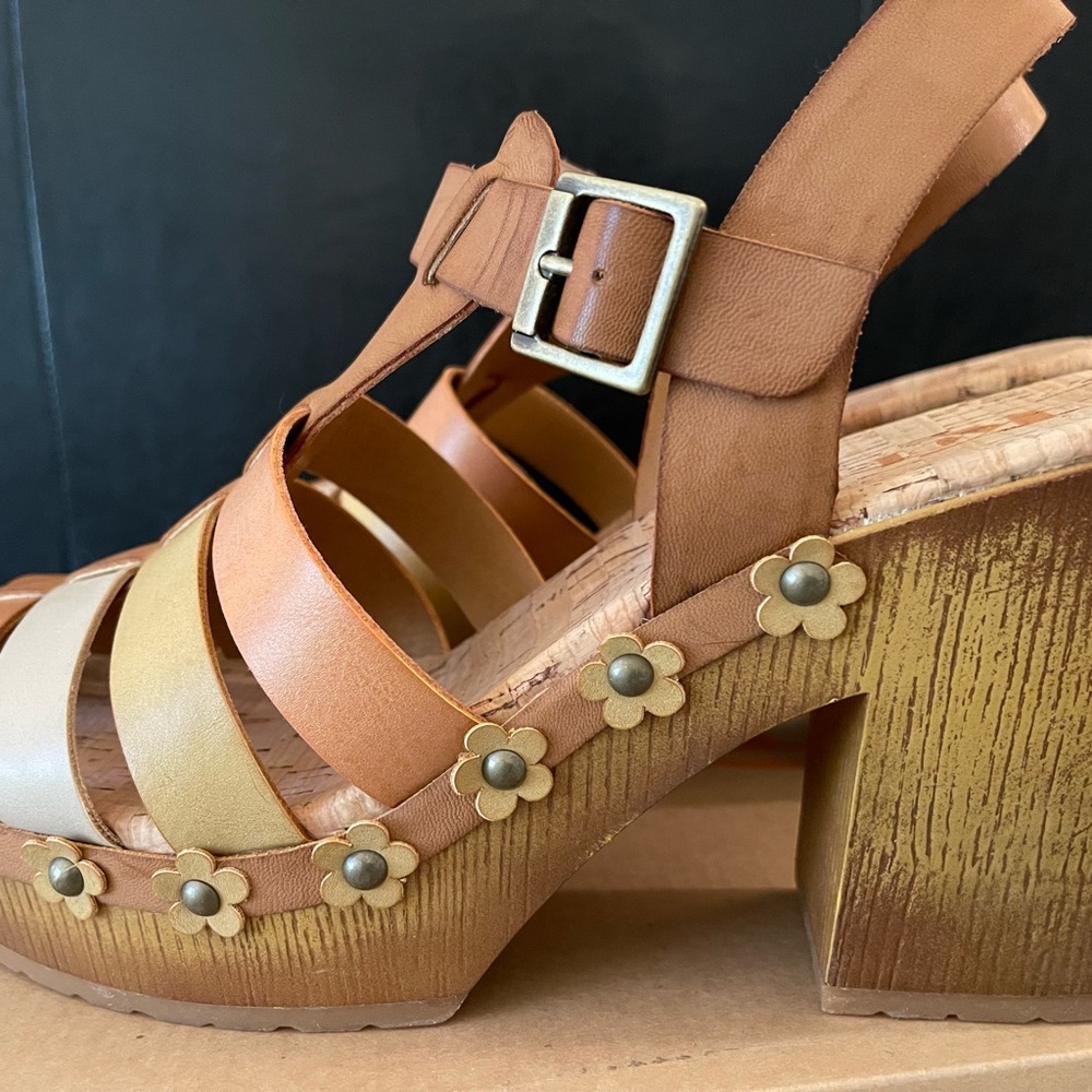 Brand New! Willow Floral Wedge Sandals in Brown and Tan